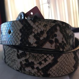 🐍🐍🐍🐍Snake Embossed Belt  NWT